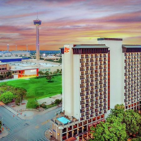 Hilton Palacio Del Rio Hotel San Antonio Exterior photo